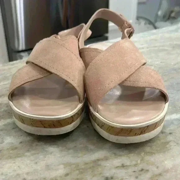 Marc Fisher Women’s Sandals Suede Blush Color Sz 9M - Picture 3 of 14